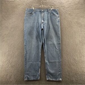 Wrangler Men's Denim Blue Jeans Relaxed Fit size 46X30 Like New